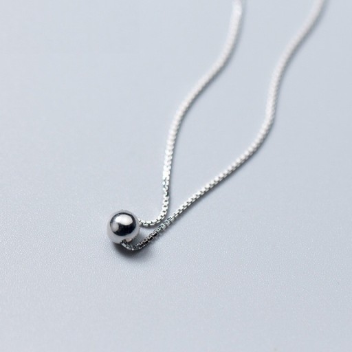 Damesketting met een bolletje