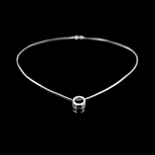 Damesketting met een cirkel