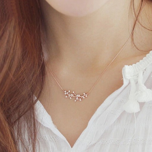 Damesketting met een takje