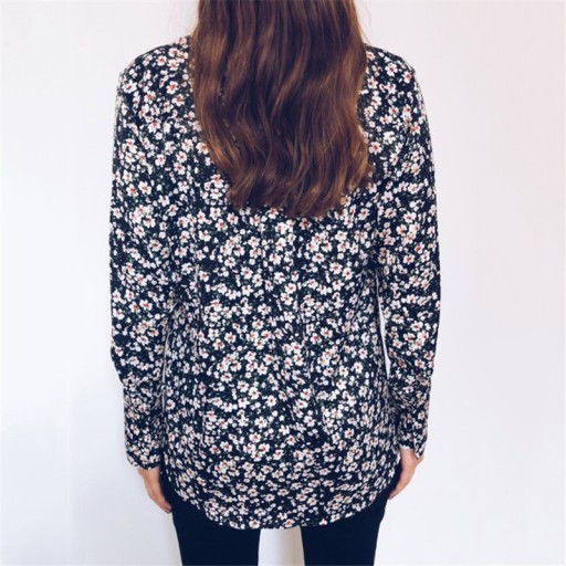 Dameskjorte med blomsterprint