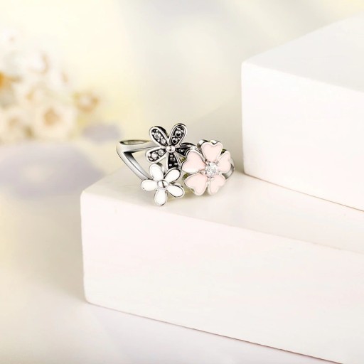 Damesring met bloemen D1371