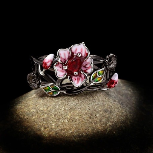 Damesring met bloemen