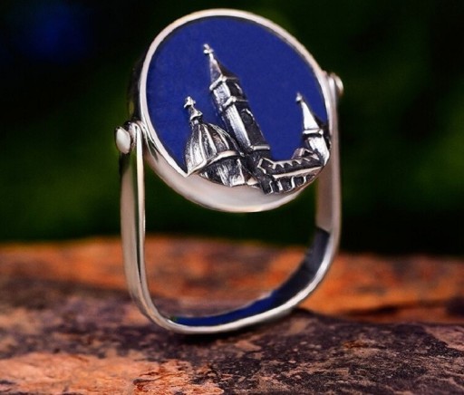Damesring met een stad