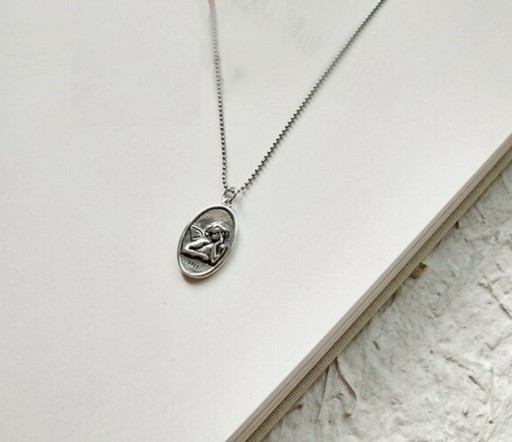 Damhalsband med en ängel