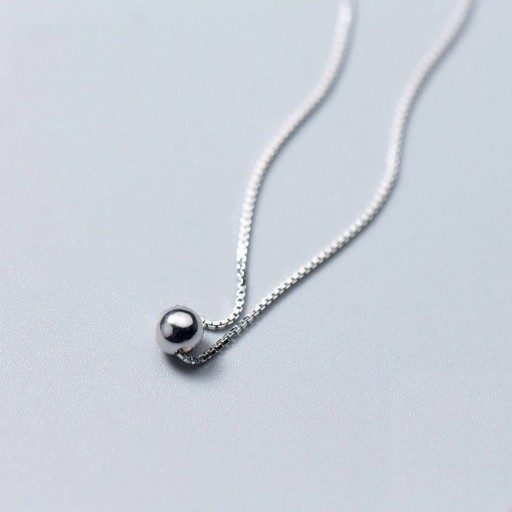 Damhalsband med en boll