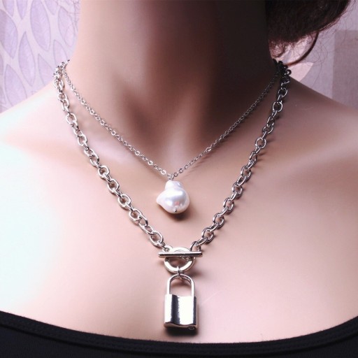 Damhalsband med pärla och lås