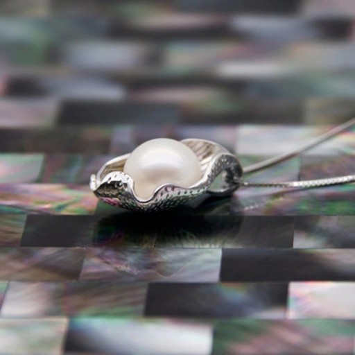Damhalsband med skal D464