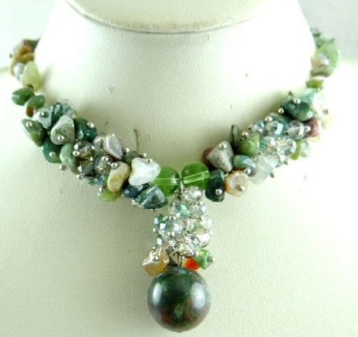 Damhalsband med stenar D484