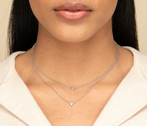 Damhalsband med stenar G450