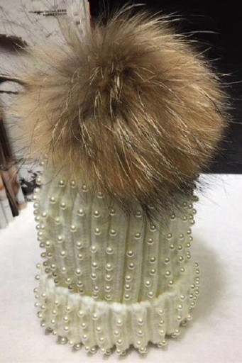 Dámská čepice s perlami