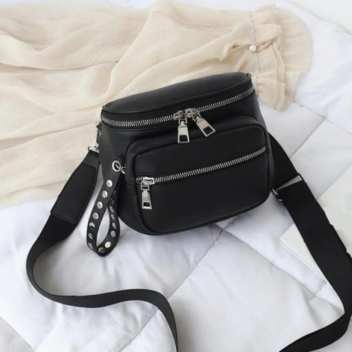 Dámská černá crossbody kabelka z PU kůže se dvěma kapsami na zip Široký popruh přes rameno Poutko se stříbrnými nýty 22 x 9 x 17 cm