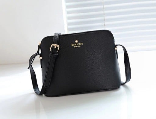 Dámská crossbody kabelka přes rameno Zaoblený tvar se zipem Nastavitelný popruh s přezkou PU kůže a polyester Rozměry 23 x 17 x 10 cm