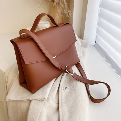 Dámská crossbody kabelka s horním uchem Minimalistický design Nastavitelný popruh se zlatou přezkou Hnědá umělá kůže 29 x 21 x 11 cm