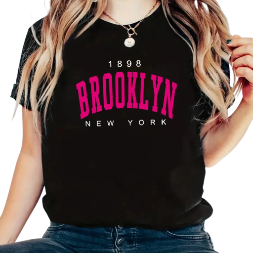 Damska koszulka z nadrukiem Brooklyn New York 1898 Krótki rękaw Luźny krój Modny, swobodny styl Miękki i wygodny materiał do noszenia na co dzień