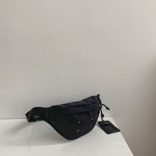 Dámská ledvinka přes tělo z polyesterové tkaniny Půlměsícový tvar Zip se dvěma jezdci Vnitřní kapsa Nastavitelný popruh 16 x 6 x 37 cm
