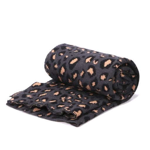 Dámska leopardí čiapka s šálom