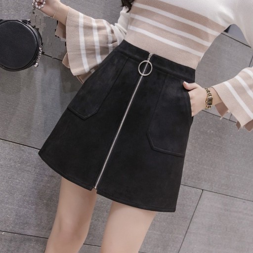 Dámska mini sukňa so zipsom Áčkový strih Dlhý zips s krúžkom vpredu Dve nakladané vrecká Semišový povrch Polyester so spandexom