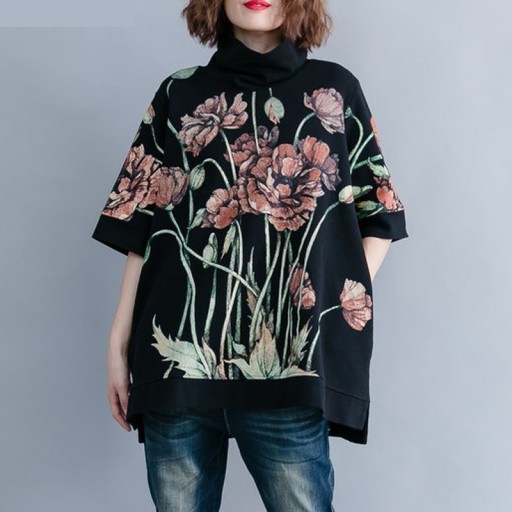 Dámská oversize mikina s rolákem Černá s velkým květinovým potiskem Široké rukávy po loket Boční kapsy Rozparky na bocích Polyester