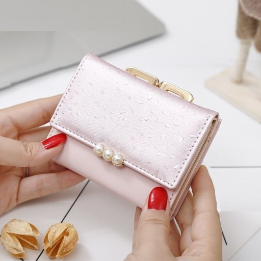 Dámska peňaženka s perlami