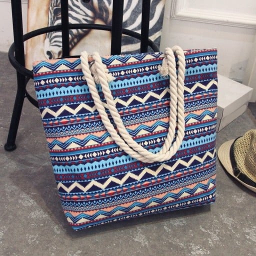 Dámská plážová taška s provazovými uchy Prostorná textilní taška s barevným vzorem Plátno a polyester 41 x 35 x 10 cm Ucha 28 cm