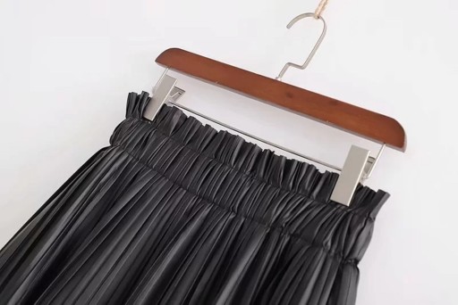 Dámska skladaná mini sukňa čierna
