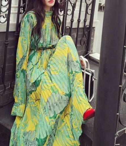 Damska sukienka maxi z tropikalnym wzorem