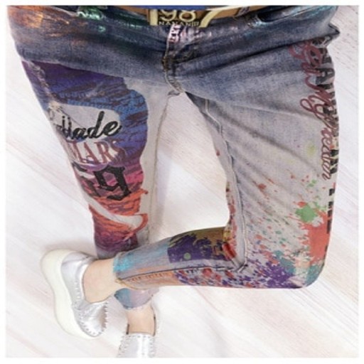 Dámské barevné džíny s potiskem