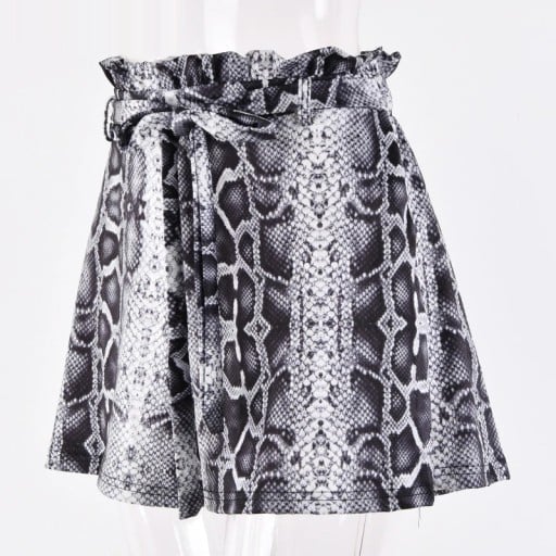 Dámské kraťasy s hadím vzorem