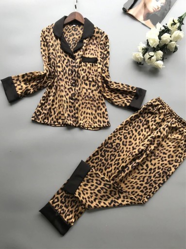 Dámske leopardie pyžamo P2679