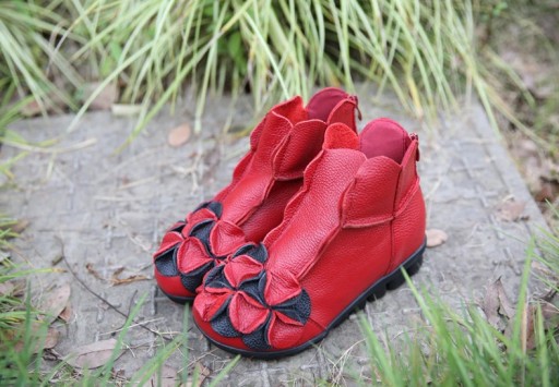 Dámské zimní kožené boty s květinou J2434