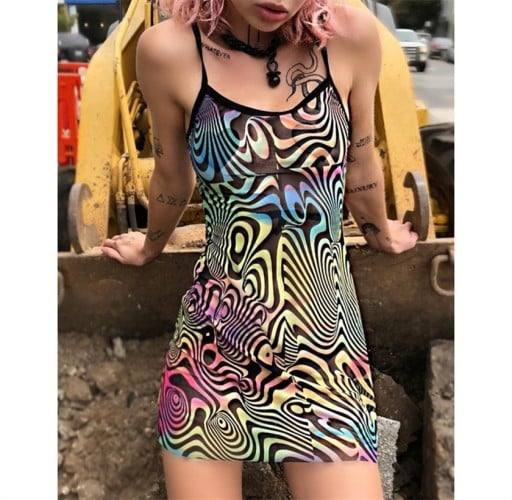 Damskie przezroczyste mini sukienka na cienkich ramiączkach z kolorowym falistym wzorem Wykonana z poliestrowej siateczki Na codzienne letnie