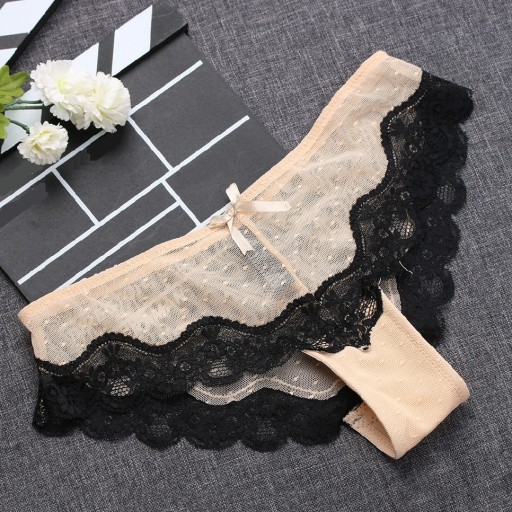 Damskie stringi z seksowną koronką