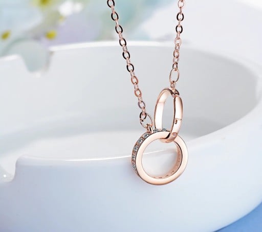 Dámský náhrdelník se spojeným přívěskem D840