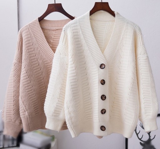 Dámský pletený svetr s knoflíky G243