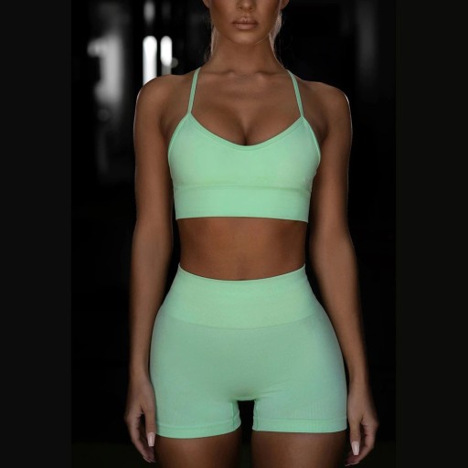 Dámsky športový crop top a kraťasy