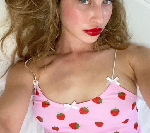 Débardeur mini pour femmes avec imprimé fraises