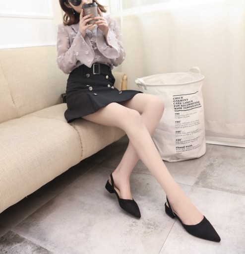 Décolleté da donna con tacco basso J2383