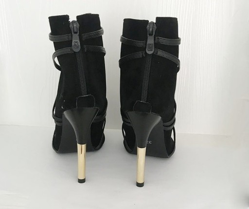 Décolleté in suede con fibbia