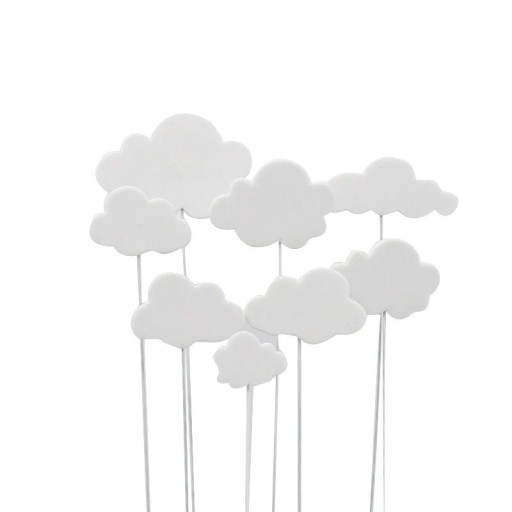 Decoración blanca para pastel con diseño de nubes. Diseño de espuma esponjosa para un pastel de cumpleaños infantil y adulto.