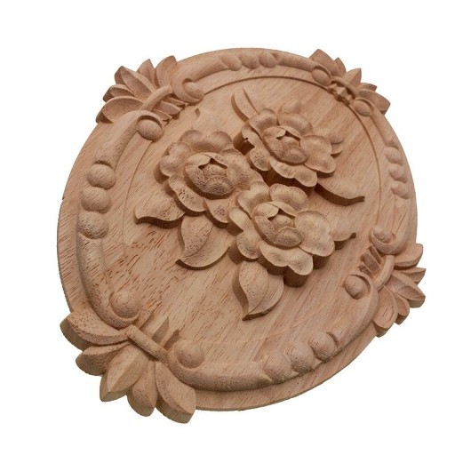 Decoración tallada con flores.