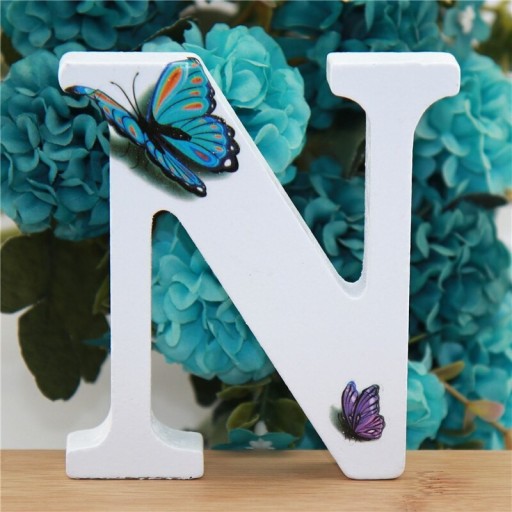 Decoratieve houten letter met vlinders