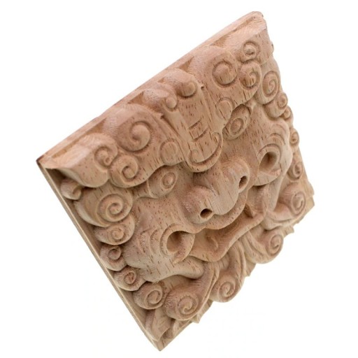 Décoration en bois sculptée C556