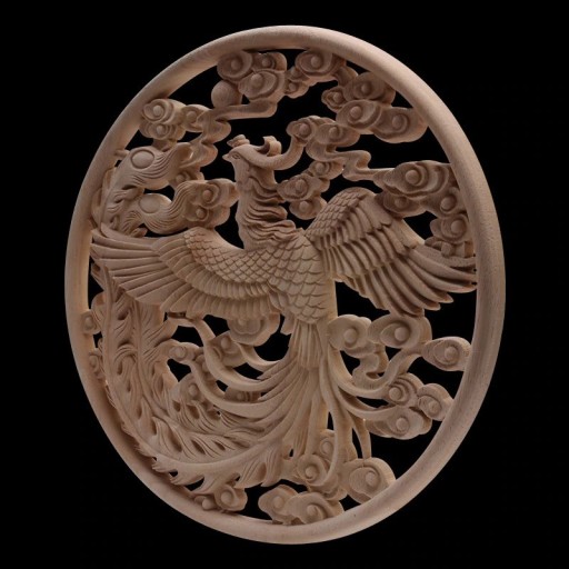 Decorazione in legno intagliata