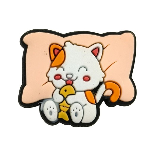 Dekorace na crocsy kočka na polštáři s rybkou 2–3 cm PVC vícebarevná ozdoba na obuv doplněk pro crocsy a nazouváky