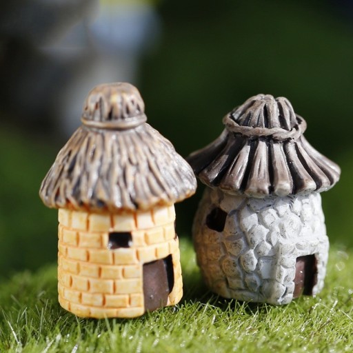 Dekoratív házak miniatúrái 2 db