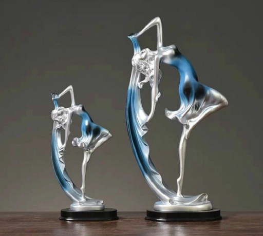 Dekorativ statue af en danser