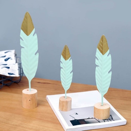 Dekorativ statuette formet som en fjer