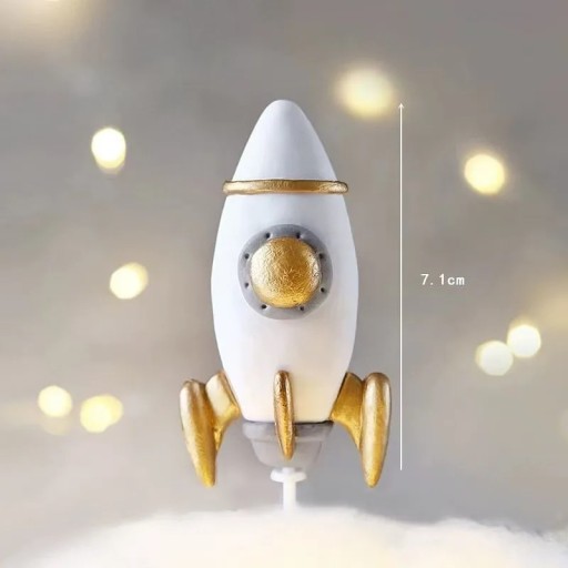 Dekoratívne zapichovátko na tortu Raketa s detailmi v zlatej farbe Výška 7,1 cm Latexová figúrka Vesmírna narodeninová dekorácia
