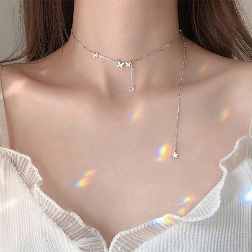 Delicado collar de mariposa para mujer