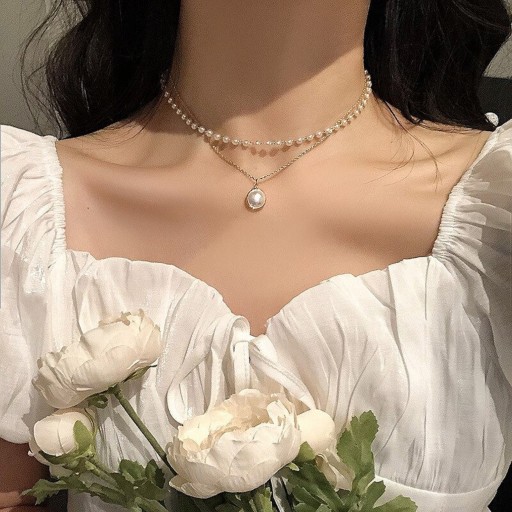 Delicado collar de perlas para mujer